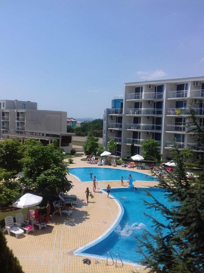 Apartment With Green Terrace Burgas Exterior photo
